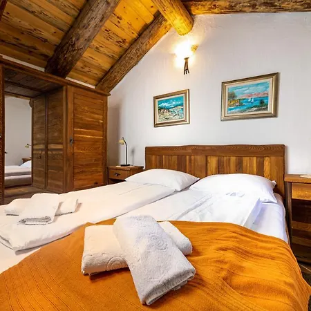 Lindraze Villa