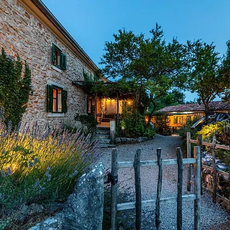 Lindraze Villa