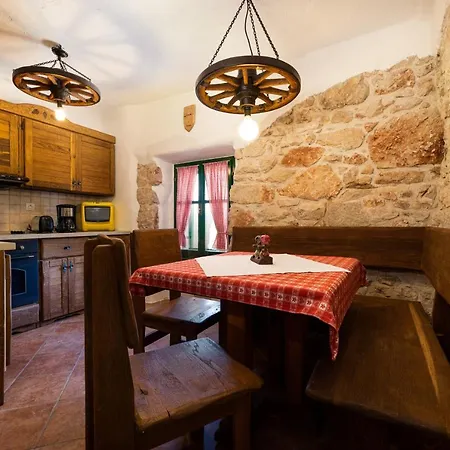 Lindraze Villa *